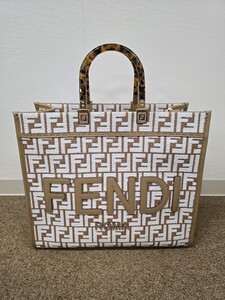 最終値下げ！フェンディ FENDI サンシャイン ミディアム 2WAY トートバッグ 8BH386　APZL　F1MB1 ベージュ系 ホワイト系 国内正規品　新品