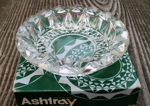 (0329)　東洋ガラス製　 Ashtray クリスタル灰皿　グローリー（大）　　直径 21cm