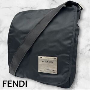 美品 FENDI フェンディ ロゴ型抜き ナイロン ショルダーバッグ ブラック 黒 シルバー金具 斜め掛け A4 PC メンズ レディース ユニセックス 