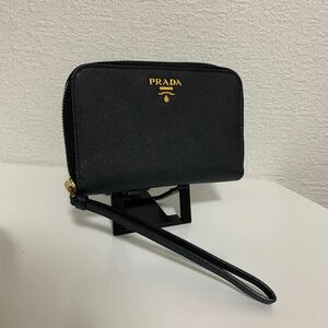 使用回数少　美品　PRADA プラダ サフィアーノレザー ブラック　ラウンドファスナー ゴールド金具　コンパクトウォレット