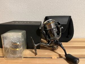 SHIMANO シマノ 14ステラ 1000PGS STELLA 美品 SSSスプール付き　淡水のみの使用で目立つ傷無し トラウト アジング メバリング 