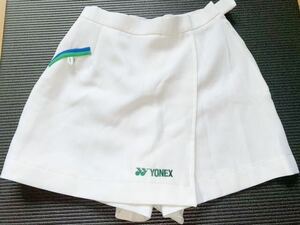 美品！YONEX ヨネックス　スコート バドミントン テニス　ユニフォーム　白　レディース58cm