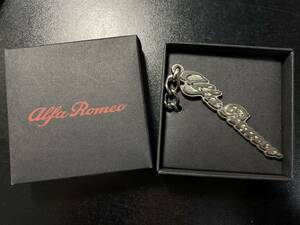 【美品】アルファロメオ 公式キーホルダー Alfa Romeo