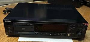 ソニー SONY デジタルオーディオテープデッキ (DAT) DTC-300ES 中古。通電確認済み。付属品無し。現状品。横幅43cm 奥行33cm 縦11cm