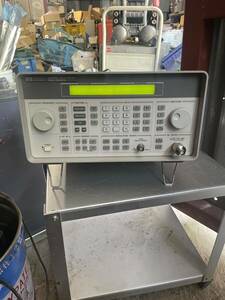 I71。HP 8648B100kHz-2000MHz シグナルジェネレーター SIGNAL GENERATOR。通電チェックのみ。https://www.youtube.com/@misastore5758