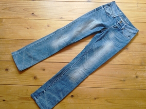 古着 Levis リーバイス レディース ジーンズ W25 L32 ダメージデニム 色褪せ XS-Sサイズ位？ P