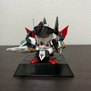 元祖SDガンダム　バーサルナイトガンダム