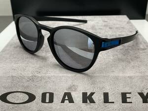 偏光★OAKLEYオークリー LATCHラッチ マットブラック艶消し黒×メタルブルー/POLARIZEDミラー USA製サングラス 釣りドライブ アジアンfit