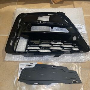 新品未使用　新品未使用　BMW純正 エアインテークグリル　カバーセット　G20 G21 3シリーズ 51118069372