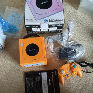 ゲーム機本体　任天堂　ゲームキューブ　オレンジ　美品　 Nintendo GC　 GAMECUBE　 コントローラー　箱　説明　箱説