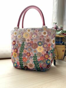 お花の手刺繍 ビーズ刺繍 バッグ　ハンドメイド リネン生地　合皮持ち手　ハンドバッグ 