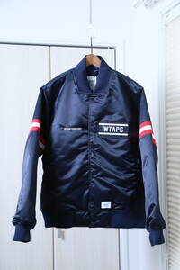 ★日本製新品タグ付きWTAPSダブルタップスJACKET.NYLON.SATIN中綿入りナイロンジャケット　　美品18AWアウターブルゾンSMネイビーチーム