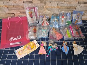 Barbie ハッピーセット フィギュア14体、アイバッグ、リップバーム セット