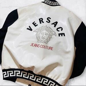 ヴェルサーチ【XXLサイズ!!驚愕のデカロゴ刺繍!!】VERSACE レザー調 メデューサ 中綿ジャケット コート ブルゾン ブラック 白 キルティング