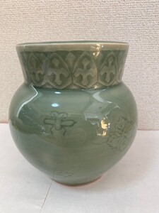 カ 青磁 花瓶 花器 中国美術　フラワーベース　 陶器 壷 壺　サイズ… 直径11.5cm 高さ15cm