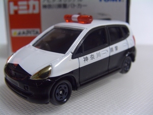 フィット神奈川県警パトカー