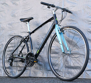 MERIDA(ほぼ綺麗)CROSSWAY 45)ct46cm)700c)ブラックカラー)Shimano 3x8 24s)街乗りクロスバイク 中古