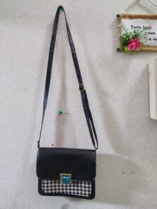 新品千鳥柄黒ポシェット