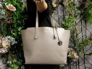 超美品●FURLA フルラ●サリー●カーフ レザー 本革●トート バッグ●ライトグレー●ゴールド金具●肩掛け●A4 収納 書類 かばん●Js51317