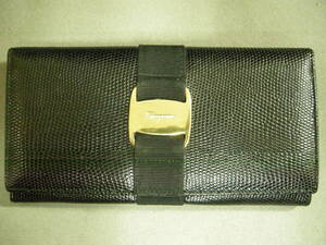 【中古品】サルバトーレ フェラガモ/Salvatore Ferragamo 長財布 小銭入れ カラー：ブラック