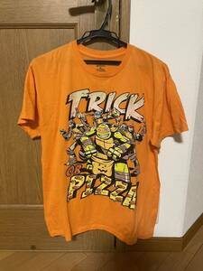 人気！TURTLES(タートルズ) x TRICK or PIZZA プリント アメコミTシャツ(アニメTシャツ)