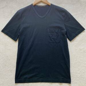 【超稀品・名作】 LOUIS VUITTON メンズ 半袖 Tシャツ トップス カットソー 胸ポケット エンボス LV加工 ブラック Ｖネック S相当