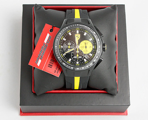 【新品】 F1 フェラーリ 公式ウォッチ スクーデリア SCUDELIA FERRARI ５０m防水 ブラック＆イエロー movado 083002