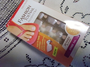 ★Fashion Toe Nail つけ爪　淡いピンク×白　24Nails in10 sizes 新品★ 