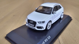 即決　AUDI　RS Q3　アウディ　ホワイト　1/43　絶版　レア