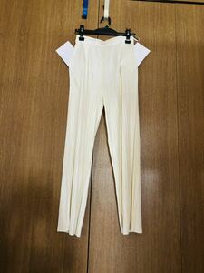 新品 未使用 PLEATS PLEASE 上品なクリーム色 パンツ 