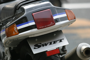 １９８０年代の車輌ＺＸ－１０用　ＳＷＩＦＴ　フェンダーレスキット新品未使用 　アルミ合金製ボルトオンキット 日本製。