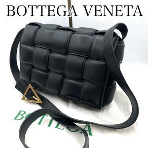 極美品　BOTTEGA VENETA ボッテガヴェネタ　ショルダーバッグ ブラック×ゴールド　イントレチャート　キルティング　レザー