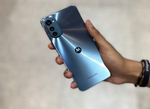 motorola　E32S　SIMフリー光で色合い変わるレアなスマホ☆g24 　OPPO Reno　7A　9A　AQUOS R7 sense6 moto g52j 　Xperia 5 Ⅳ　10 V 1 V