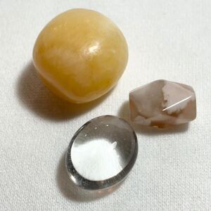 《 お守り天然石ミニセット　カルサイト　水晶　サクラメノウ 》タンブル パワーストーン　 天然石　ミニサイズ　お守り　運気アップ