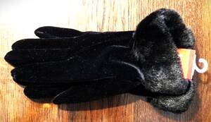 （レディース・手袋・新品）ELLE PARIS エル 黒色ベロア生地(伸縮あり) 手の首部にフェイクファーの飾り ポリエステル100％