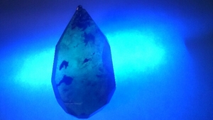 天然琥珀ドミニカ原産青い琥珀ペンダント K18 5246
