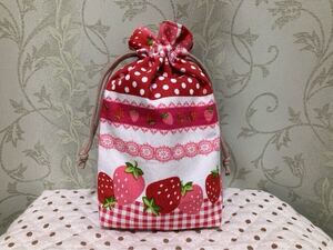 巾着袋 巾着　いちご　ドット　水玉　ハンドメイド ミニ巾着 drawstring bag handcrafted 縦長　マチあり