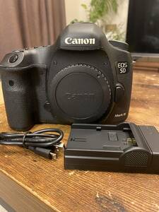 【未使用充電器付き 良品】キャノン CANON EOS 5D Mark III ボディ デジタル一眼カメラ 1円