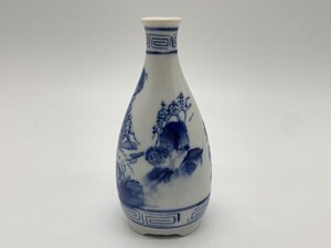 【時代物】酒器　　白磁染付　『石川▽東国屋　山水図徳利』　盃/酒杯/ぐい呑み/お猪口/お銚子/徳利　　M1217B