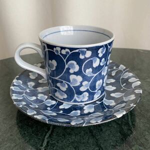 【カップ＆ソーサ―】ネイビー&ホワイトの蔦模様　お皿としても使用しやすいです。コーヒー・紅茶に♪ 染付 コーヒーカップ