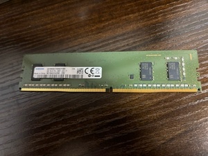 samsung 4GB 1Rx16 PC4-2400T メモリー　1枚