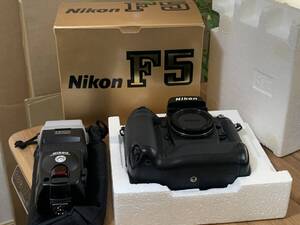 Nikon F5・SPEEDLIGHT SB-80DX 中古カメラ【福C-183】