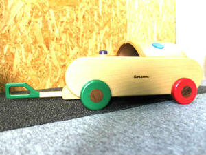 その６　小さい子のおもちゃ 木の車 キッズアリーナ 木製玩具 押し車 木製で手に優しいシンプルな玩具　カタカタ引いて押して引っ張って
