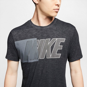 新品 NIKE ナイキ DRI-FIT 吸汗速乾 ドライ ロゴ グラフィック 半袖 Mサイズ 黒 グレー 灰色 ブラック 春夏用 スポーツ 丸首 ビッグロゴ