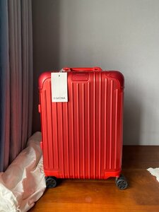 RIMOWA リモワ オリジナル キャビン Original Cabin Twist 機内持ち込み用スーツケース スーツケース 21インチ 35リットル レッド