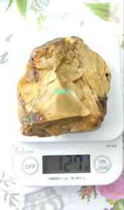 久慈地方琥珀１２７g。