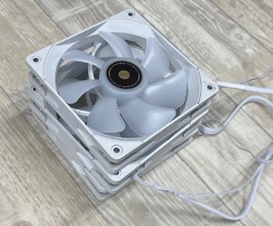 Thermalright PCクーラー用 新型 ケースファン 3個セット ホワイト スクエア ARGB対応 冷却ファン LED 静音 空冷 ゲーミングパソコン