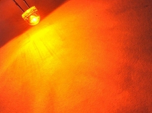 高輝度LED ストローハット 5mm 5Φ 100本 オレンジ 橙 電子工作 自作 DIY 電気回路 自動車 デコレーション