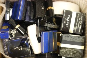 【50点以上 約4.1kg】CHANEL シャネル ディオール コスメ デパコス 化粧品 リップ 口紅 等 80サイズダンボール 1箱 まとめ売り 2984-Y