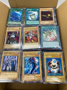 NK37556F◆ 【まとめ】 遊戯王 ノーマルカード 2000枚以上 セット 通常 効果 モンスター 魔法 罠 等 字レア 集英社 高橋和希